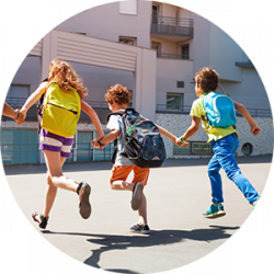 kids-with-backpacks-run-to-school 2